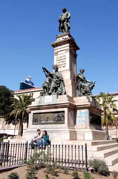 Almacio Vélez Sárfield's Monument
