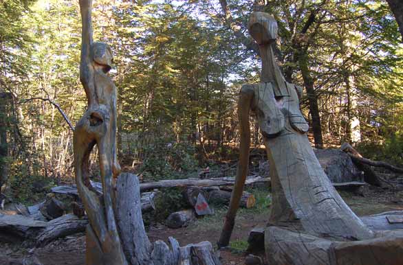 31 esculturas, el bosque tallado
