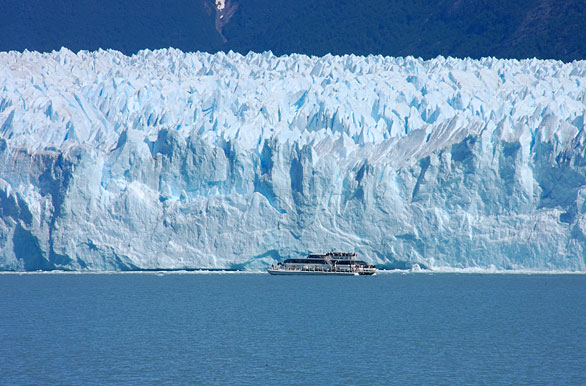 Navegando el Glaciar Perito Moreno