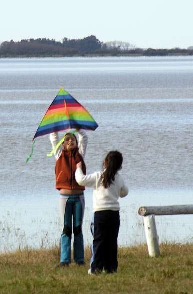 Flying a kite on the shores of Lake Salto Grande