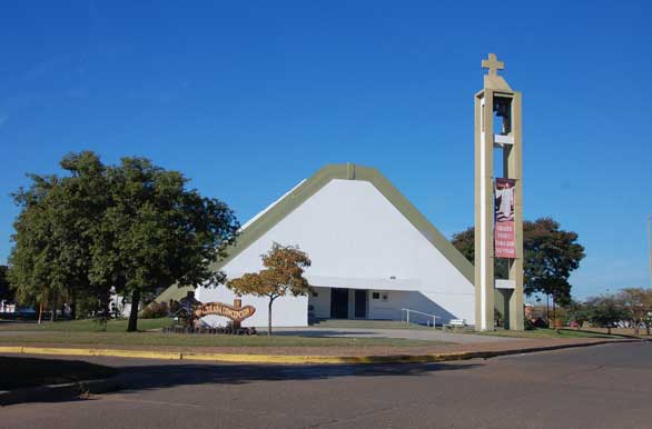 Modern church at Federación