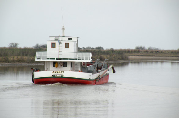 Barge on the Gualeguay