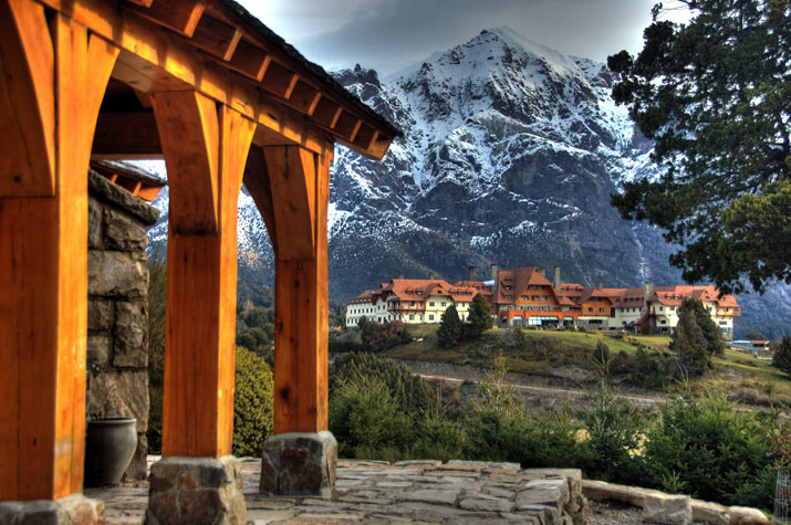 A lo lejos el Llao-Llao Hotel & Resort, Bariloche - Autor: Eduardo Epifanio