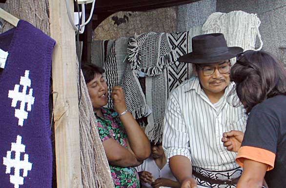 Sale of Mapuche woven items and handicrafts