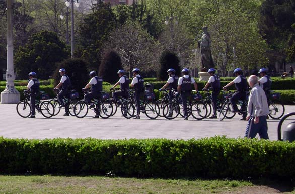 Escuadrón de policías en bicicleta