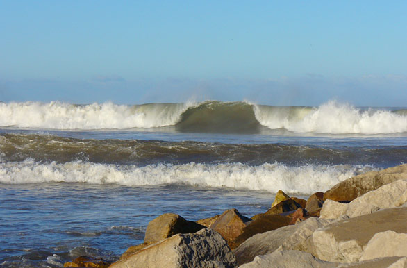 Santa Clara y las olas