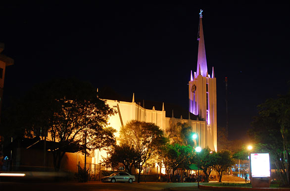 Vista nocturna de la catedral