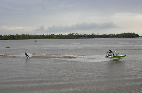 Deportes acuáticos en el Río Paraná