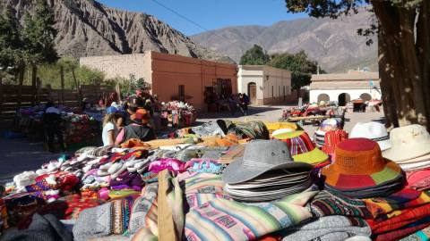 Feria artesanal de Purmamarca: El color de la tierra hecho artesanía