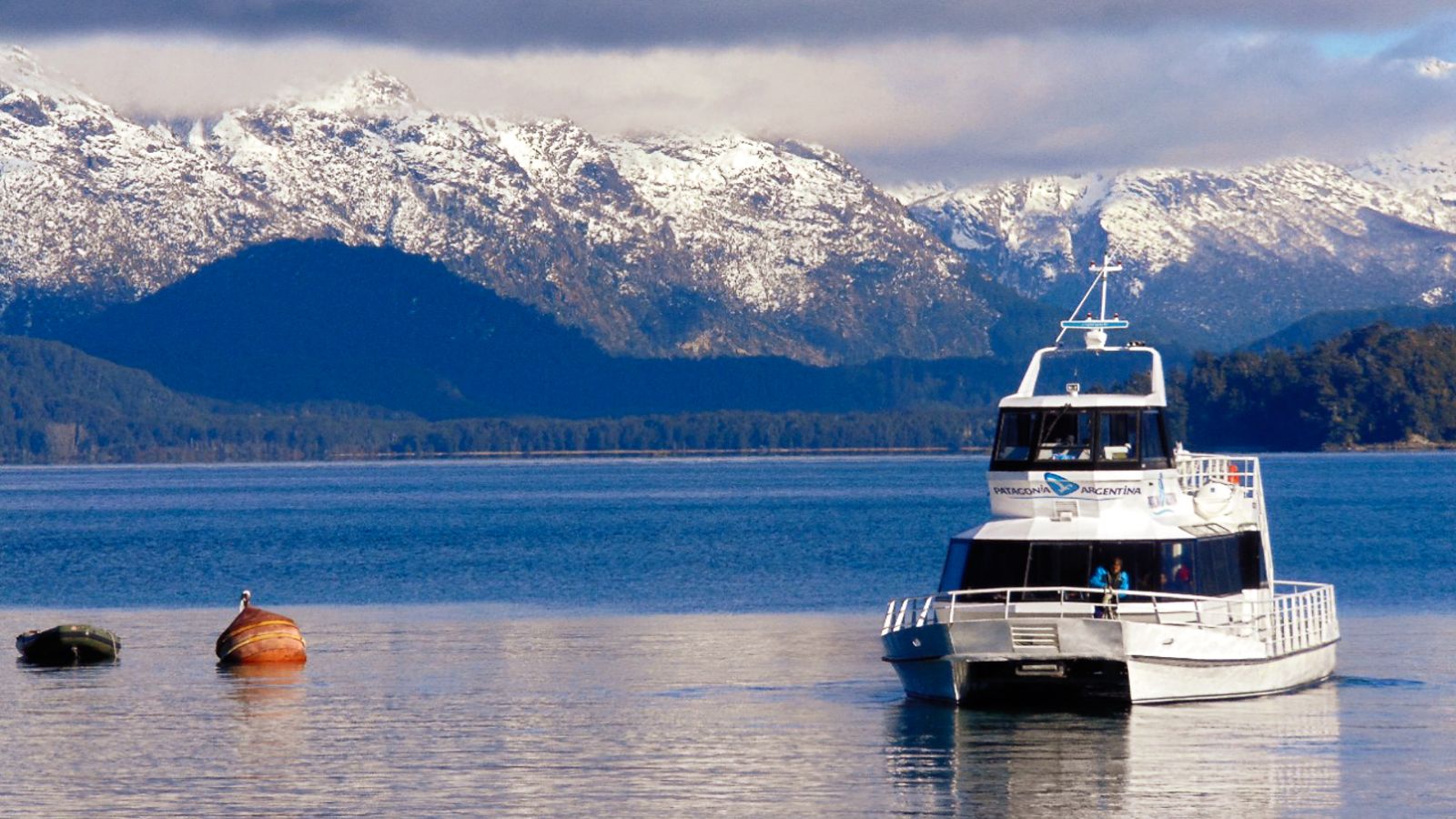 Las tranquilas aguas del lago