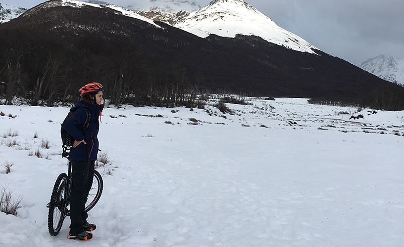 Cross the valley and pass through panoramic points