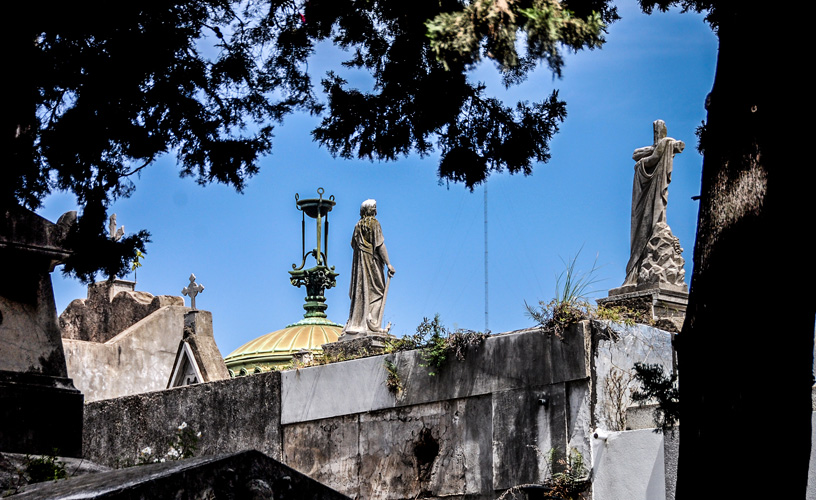 Recoleta Cemetery invites us to travel back in time