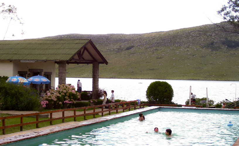 Piscina con vista a La Brava