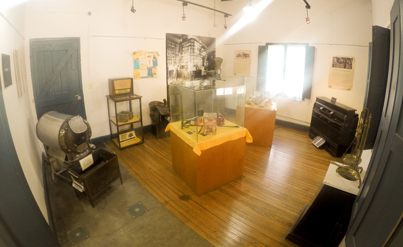 El museo reúne colecciones permanentes y temporarias