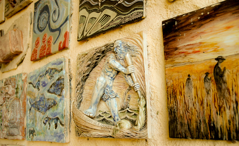 Mural of ceramic plates