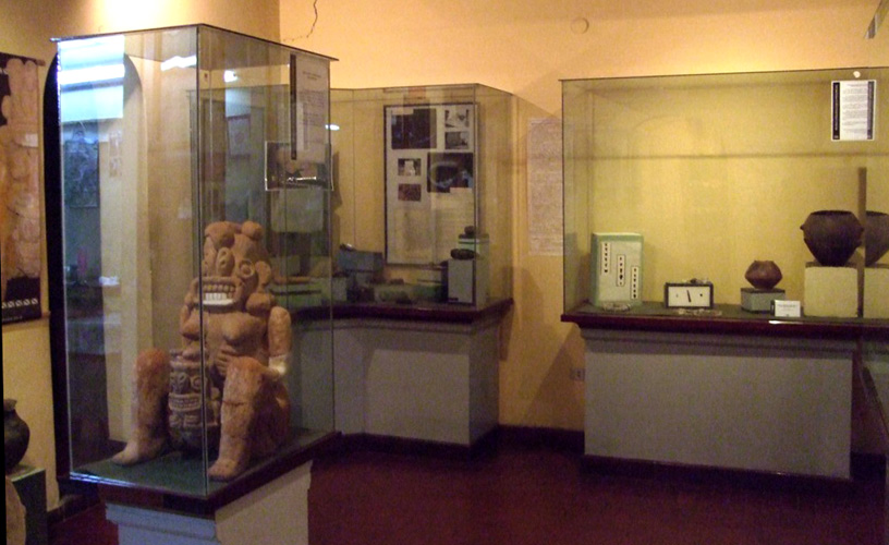 A large number of archeological objects