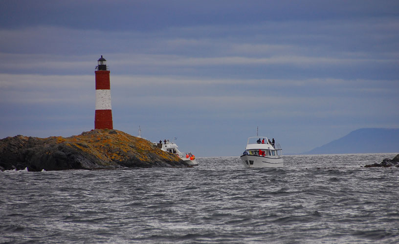 Les Eclaireurs lighthouse sea