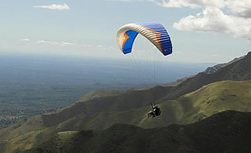 Paragliding in Villa de Merlo and Carpintería 