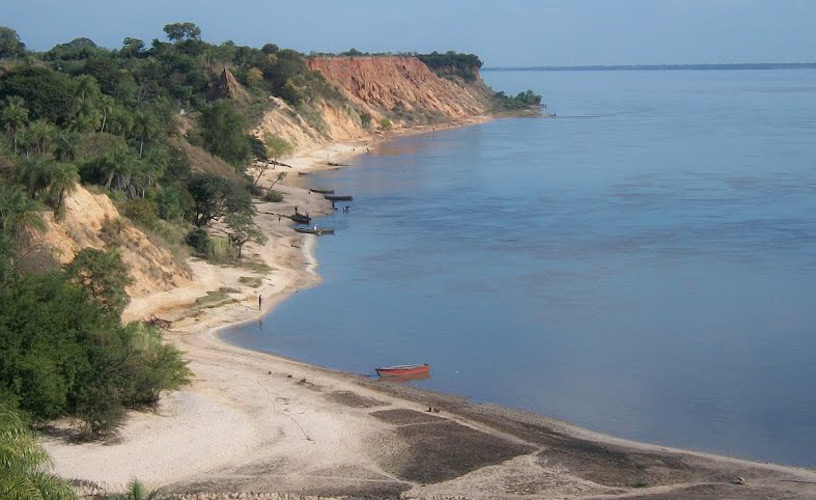 The silent and cautivating waters of Paraná River