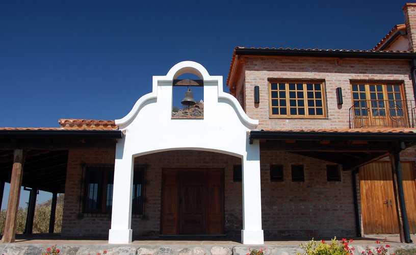 Is only 8 kilometers from Cafayate