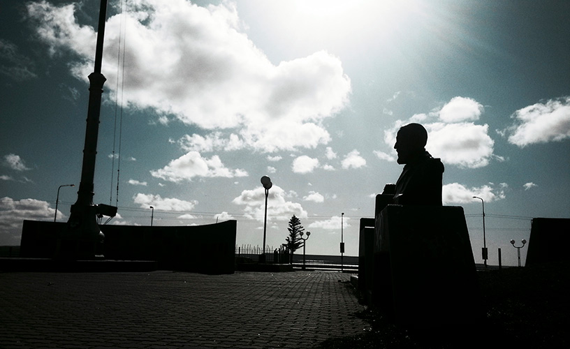 Eterno homenaje que la población rinde a los grandes marinos