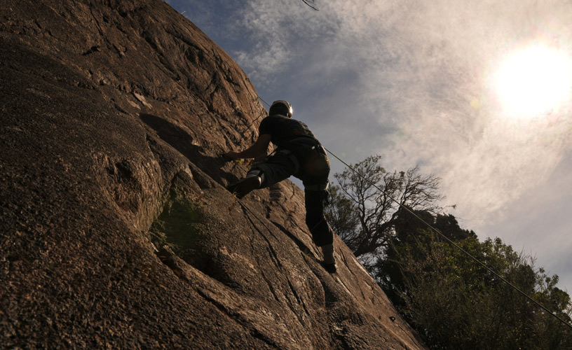 Vertical descent technique using ropes and crampons