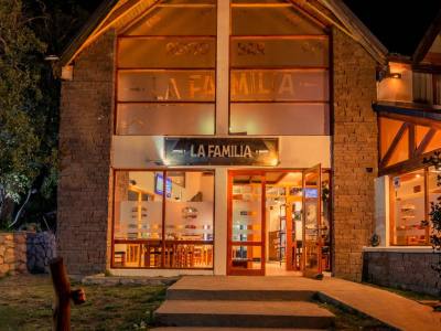 La Familia Resto Bar