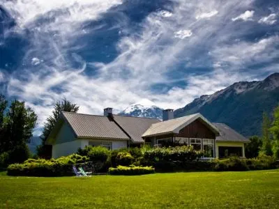 Hostería Huechulafquen *** Alojamientos en Lago Huechulafquen  en  Junín de los Andes