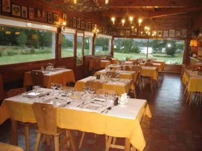 Lodging at Lake Huechulafquen Hostería Paimún