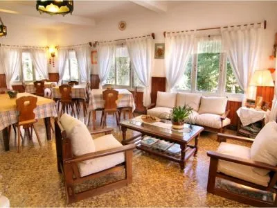 Hostelries El Mirador Inn and Cabins