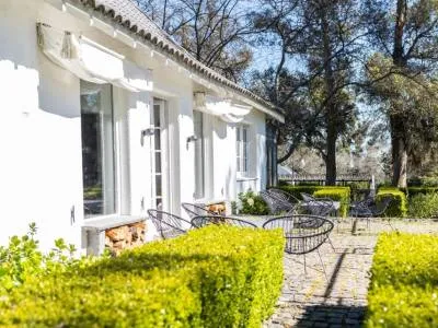 Hosterías 3 estrellas Estancia Ave María