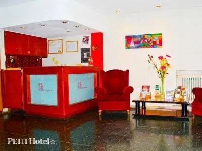 2-star Hotels Petit Hotel