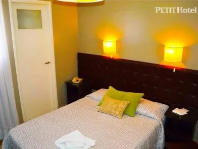 2-star Hotels Petit Hotel
