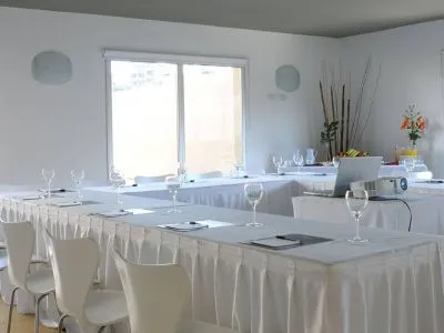 Superior 4-star Hotels Dazzler Maipú