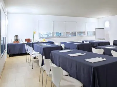 Superior 4-star Hotels Dazzler Maipú