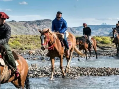 Agencias de viajes y turismo Lago San Martín