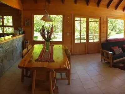 Alojamiento en Lago Meliquina (a 30 Km. de San Martín de los Andes) Casa Lago Meliquina