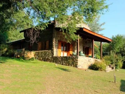 Refugio de las Sierras cabins