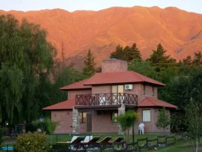 Cabañas 4 estrellas Aparts y Cabañas Brisa Serrana