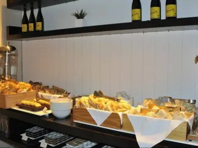 4-star Hotels Broadway Hotel & Suites