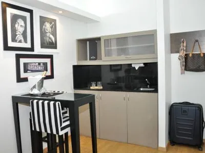 4-star Hotels Broadway Hotel & Suites