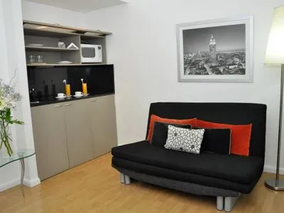 4-star Hotels Broadway Hotel & Suites