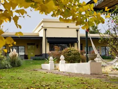 Hostelries Lo de Titi Inn