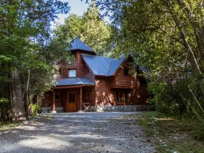 BOG Torres del Bayo Cabañas de Montaña 2-star Cabins  in  Villa La Angostura