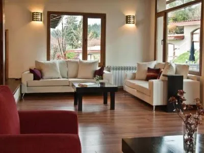 Hoteles 3 estrellas Monasterio Hotel y Cabañas