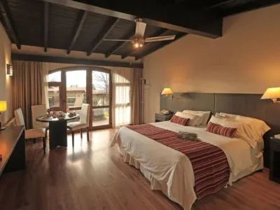 Hoteles 3 estrellas Monasterio Hotel y Cabañas