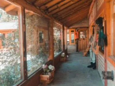 Alojamiento en Lago Meliquina (a 30 Km. de San Martín de los Andes) Hostería Meliquina