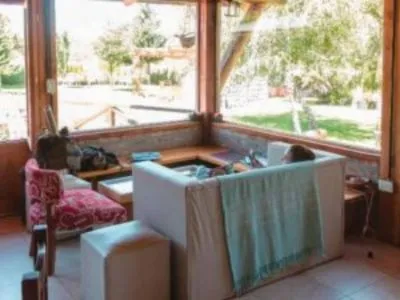 Alojamiento en Lago Meliquina (a 30 Km. de San Martín de los Andes) Hostería Meliquina