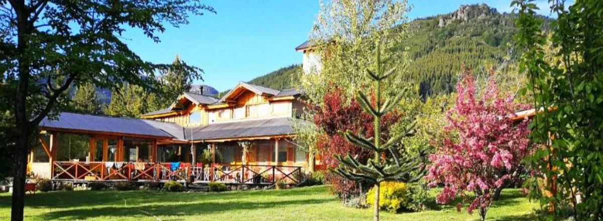 Alojamiento en Lago Meliquina (a 30 Km. de San Martín de los Andes) Hostería Meliquina