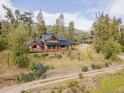 Lupines Bahía Kraft Cabañas 3 estrellas  en  Villa La Angostura